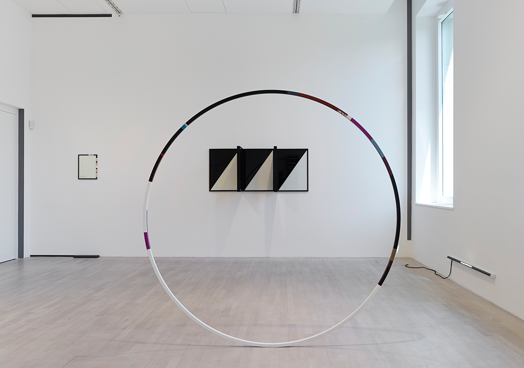 K21_Der-Zerfall-der-Eigenschaften_installview_10